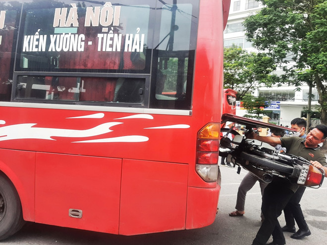 Ngày cuối kỳ nghỉ Lễ 2/9: Người dân lỉnh kỉnh đồ đạc trở về Hà Nội ảnh 3