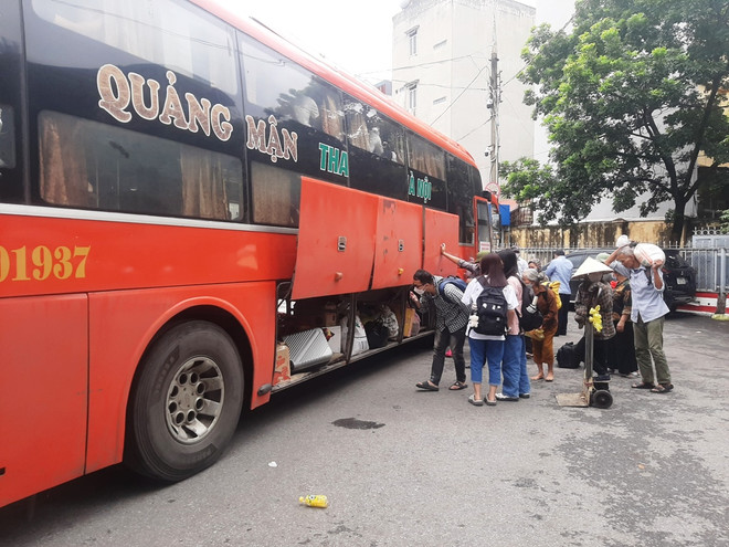 Ngày cuối kỳ nghỉ Lễ 2/9: Người dân lỉnh kỉnh đồ đạc trở về Hà Nội ảnh 2