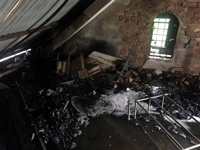 Cháy cửa hàng sửa xe máy ở Bình Dương, 5 người may mắn thoát nạn ảnh 1