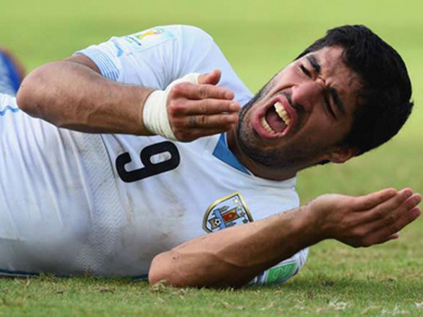 Những vụ "giữa đường đứt gánh" gây sốc trong lịch sử World Cup ảnh 1