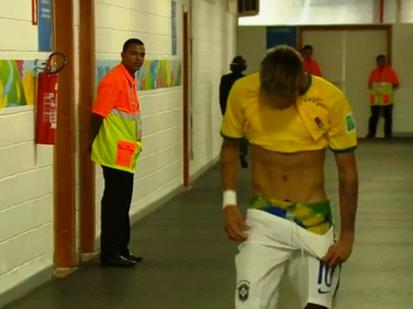 Neymar có thể bị FIFA phạt vì không mặc quần lót của nhà tài trợ ảnh 1