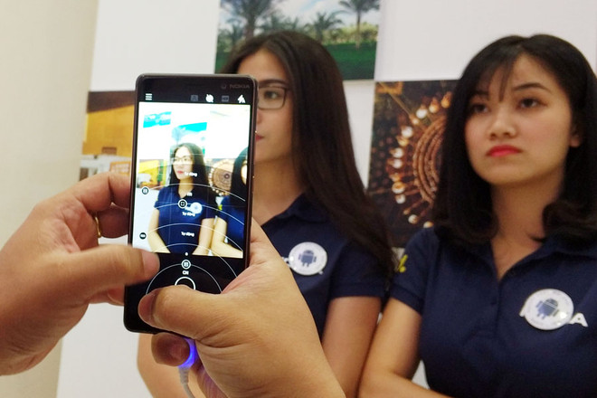 Trải nghiệm chụp ảnh với Nokia 7 plus. (Ảnh: T.H/Vietnam+) Cặp smartphone Nokia chiến lược xuất hiện trên thị trường Việt ảnh 4
