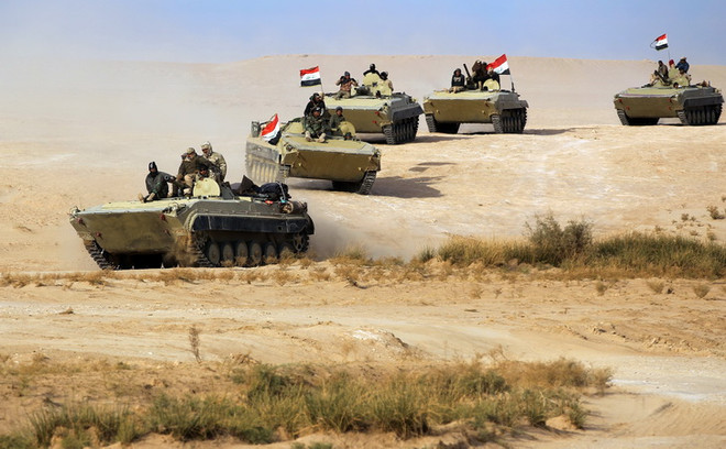 Các lực lượng Iraq được triển khai tại tỉnh Anbar. (Nguồn: AFP/TTXVN) Chiến đấu cơ F-16 của Iraq tiêu diệt hàng chục phiến quân IS ở Syria ảnh 1