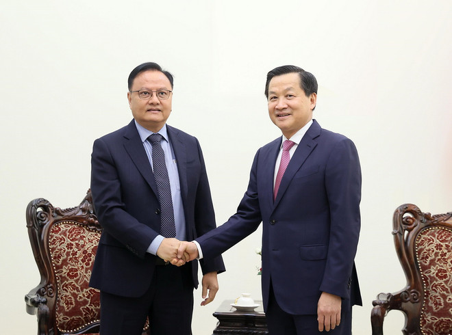 Phó Thủ tướng Lê Minh Khái tiếp Bộ trưởng Tài chính Lào Santiphab Phomvihane. (Ảnh: An Đăng/TTXVN) TTXVN_3005PhothutuongVNLao2.jpg