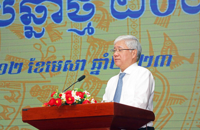 Bí thư Trung ương Đảng, Chủ tịch Ủy ban Trung ương Mặt trận Tổ quốc Việt Nam Đỗ Văn Chiến phát biểu tại buổi họp mặt. (Ảnh: Huỳnh Anh/TTXVN) Tiếp tục chăm lo đời sống cho đồng bào dân tộc Khmer ở Cà Mau ảnh 2