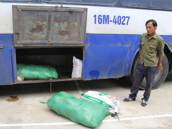 Bắt giữ xe khách chở nội tạng động vật, bì lợn bốc mùi hôi thối ảnh 1