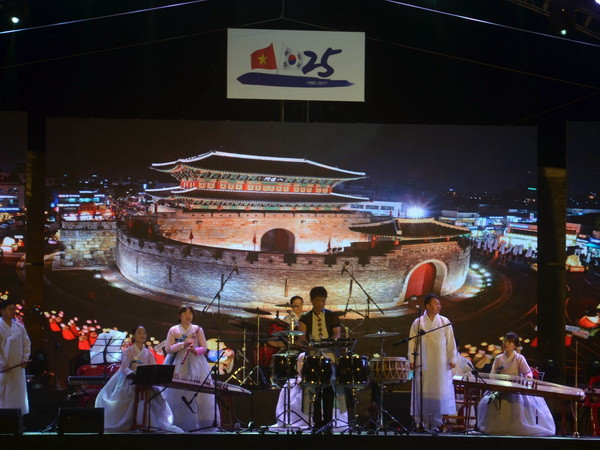 Điện mừng kỷ niệm 25 năm thiết lập quan hệ ngoại giao Việt-Hàn ảnh 1