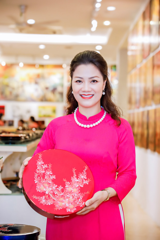 Chị Nguyễn Thị Minh Thu, Giám đốc điều hành của ba công ty Mỹ Nghệ và Đầu tư Thương mại Đông Phương, Công ty Ngọc Trai và Trang sức An Phú, Công ty Đầu tư Du lịch Legend Hạ Long. (Ảnh: Vietnam+) Doanh nhân Việt Nam: Những thuyền trưởng vững tay chèo trước sóng cả ảnh 2