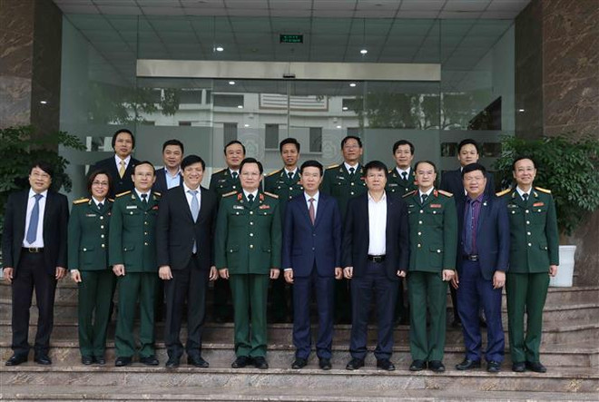 Trưởng ban Tuyên giáo TW chúc mừng các thầy thuốc Bệnh viện 108 ảnh 2