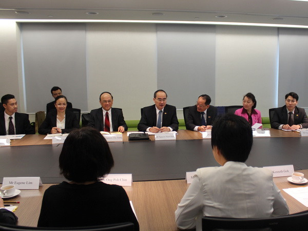 Đoàn Mặt trận Tổ quốc Việt Nam làm việc tại Singapore ảnh 1