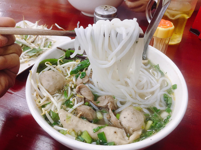 Hà Nội quyết tâm cải thiện hình ảnh "bún mắng," "cháo chửi" ảnh 1