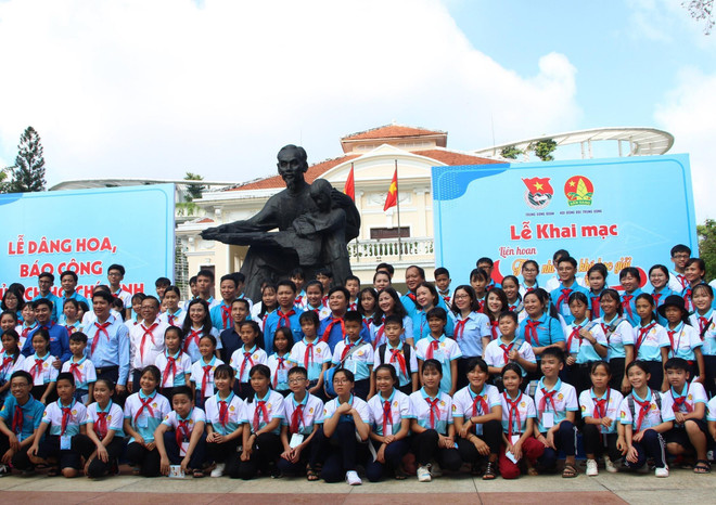 358 đại biểu thiếu nhi, phụ trách Đội tham gia liên hoan. (Ảnh: Xuân Dự/TTXVN) Khai mạc Liên hoan thiếu nhi vượt khó học giỏi toàn quốc năm 2019 ảnh 1