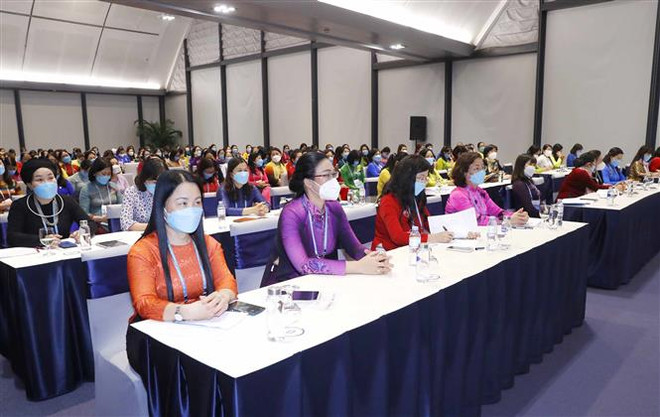 Đại biểu dự phiên thảo luận "Xây dựng tổ chức Hội vững mạnh, hoạt động chuyên nghiệp, hiệu quả". (Ảnh: Phương Hoa/TTXVN) Hội Phụ nữ cần phát huy những mô hình hay, cách làm sáng tạo ảnh 1