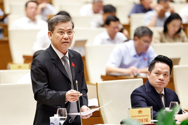 Viện trưởng Viện Kiểm sát Nhân dân Tối cao Lê Minh Trí trả lời chất vấn. (Ảnh: Doãn Tấn/TTXVN) ttxvn_ubtvqh_chat_van_2108-3.jpg