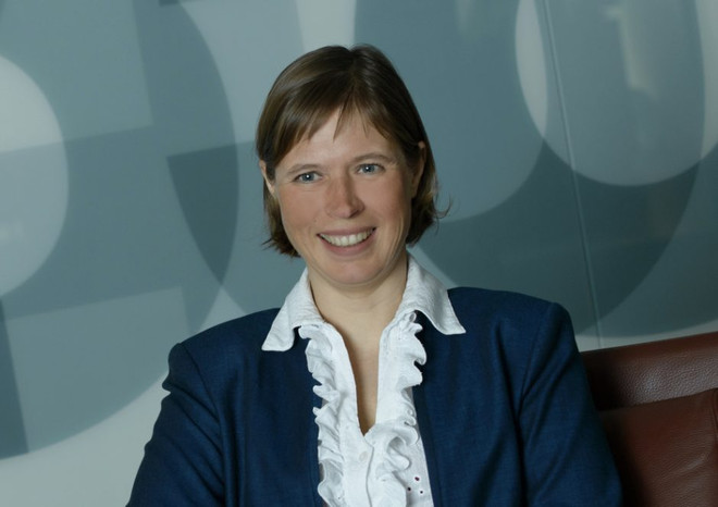 Bà Kersti Kaljulaid là nữ tổng thống đầu tiên của Estonia ảnh 1