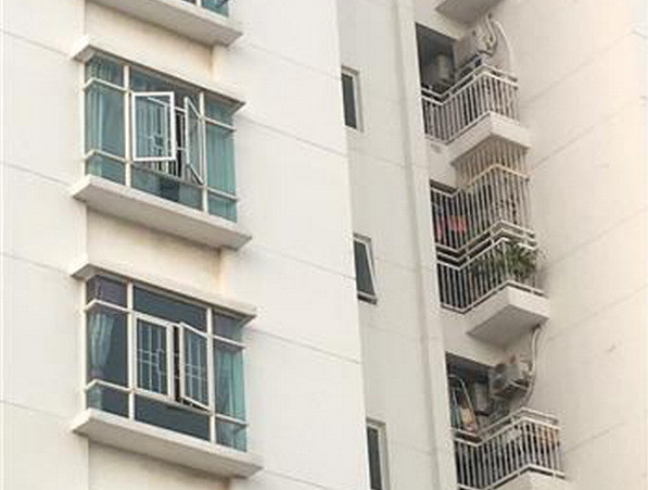 Đảm bảo an toàn cho trẻ em tại các chung cư, nhà cao tầng ảnh 1