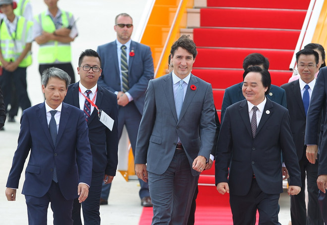[Photo] Thủ tướng Canada Justin Trudeau tới Đà Nẵng dự APEC ảnh 2
