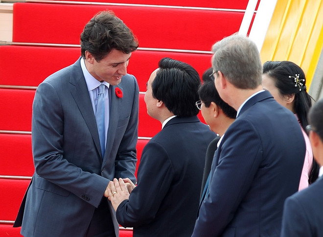 [Photo] Thủ tướng Canada Justin Trudeau tới Đà Nẵng dự APEC ảnh 3