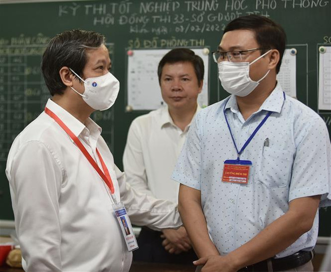 Bộ trưởng Bộ Giáo dục và Đào tạo động viên các thí sinh Thừa Thiên-Huế ảnh 1