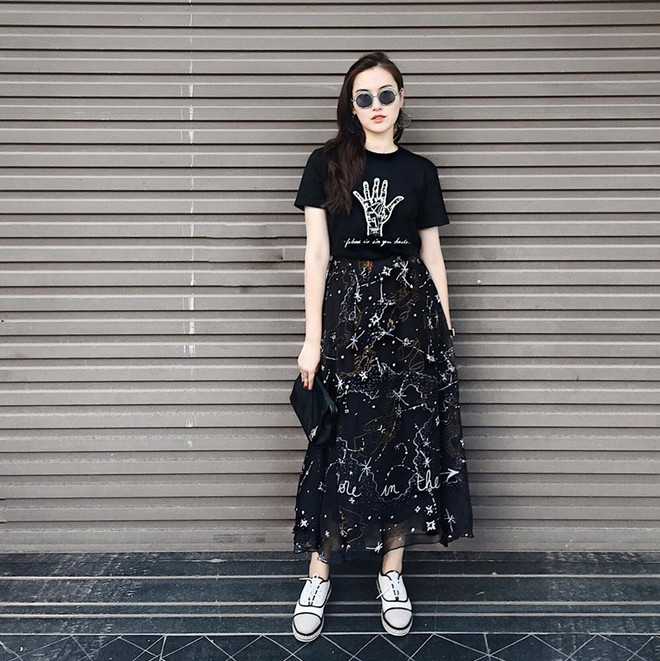 Những quý cô thời trang trổ tài mix đồ đen cực kỳ ấn tượng ảnh 3