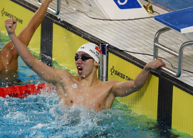 Kình ngư Huy Hoàng lần thứ tư liên tiếp giành HCV 1.500m tại SEA Games ảnh 1