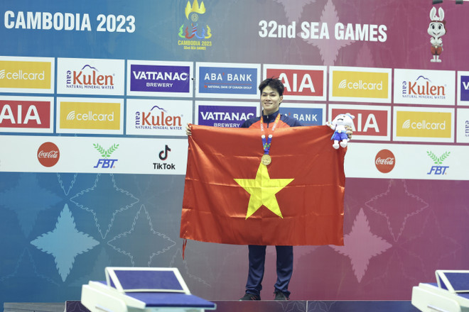Kình ngư Trần Hưng Nguyên lập 'hat-trick Vàng' tại SEA Games 32 ảnh 1