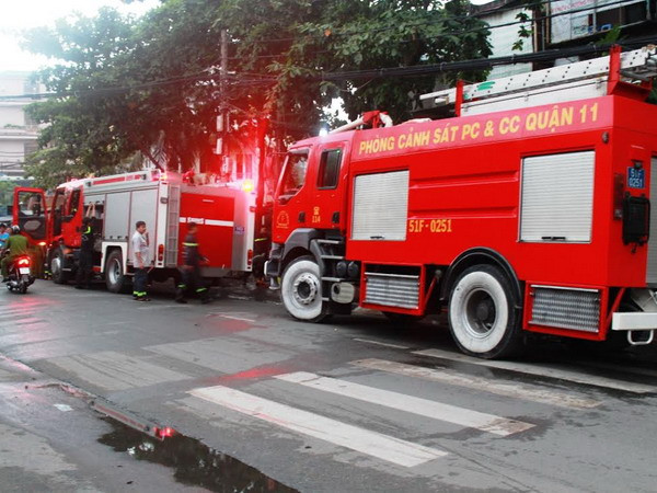 Cháy chung cư ở Thành phố Hồ Chí Minh, nhiều người tháo chạy ảnh 1