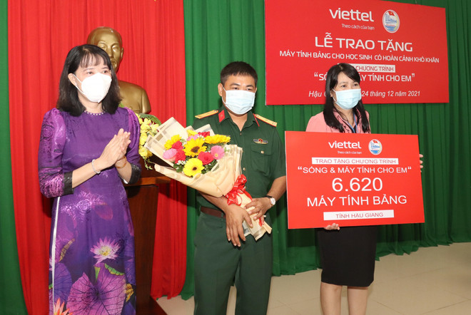Gần 30 tỷ hỗ trợ chương trình 'Sóng và máy tính cho em' tại Hậu Giang ảnh 1