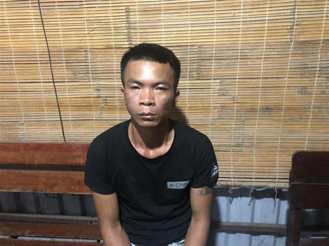 Đối tượng Hợi bị lực lượng chức năng bắt giữ. (Ảnh: Đậu Tất Thành/TTXVN) Bình Phước: Táo tợn cướp xe tải, đâm vào cảnh sát để bỏ trốn ảnh 1