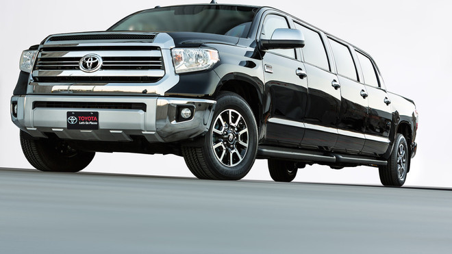 Toyota sắp ra mắt xe bán tải phong cách limousine 8 cửa, 9 chỗ ngồi ảnh 1