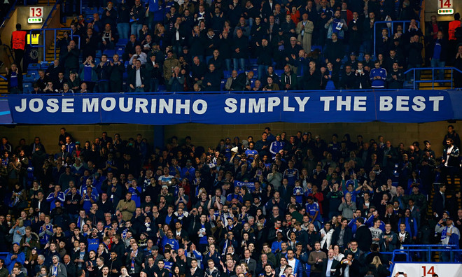CĐV Chelsea khiến Mourinho ngỡ ngàng ở trận thắng Dinamo Kiev ảnh 1