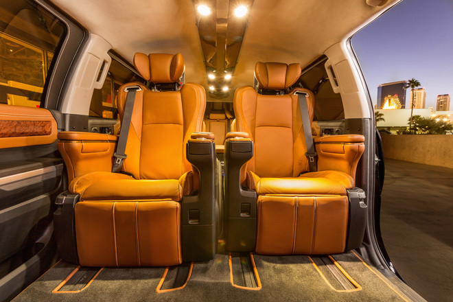 Toyota sắp ra mắt xe bán tải phong cách limousine 8 cửa, 9 chỗ ngồi ảnh 3