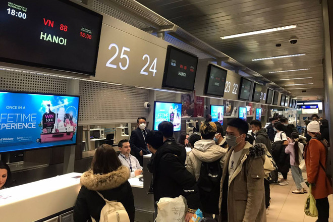 ĐSQ Việt Nam tại LB Nga hỗ trợ người Việt tản cư từ Donetsk về nước ảnh 1