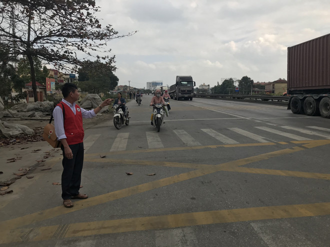 Những người cứu hộ tự nguyện tại các 'điểm đen' giao thông Quốc lộ 5 ảnh 1