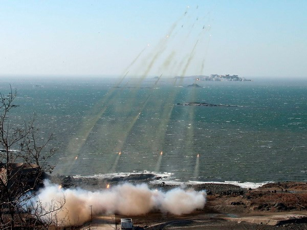 Triều Tiên bắn đạn pháo gần hòn đảo giáp biên giới với Hàn Quốc ảnh 1
