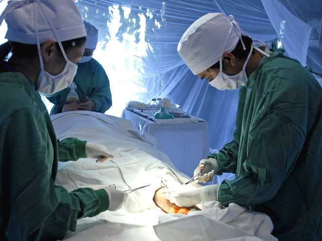 TP.HCM tập trung hạn chế tình trạng quá tải ở bệnh viện tuyến trên ảnh 1