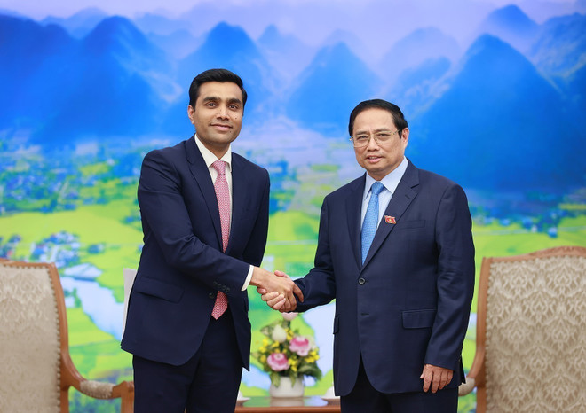 Thủ tướng Phạm Minh Chính tiếp ông Karan Adani, TGĐ Công ty Cảng và Đặc khu kinh tế Tập đoàn Adani của Ấn Độ. (Ảnh: Dương Giang/TTXVN) Thủ tướng tiếp Tổng giám đốc Công ty Cảng và Đặc khu kinh tế Adani ảnh 1