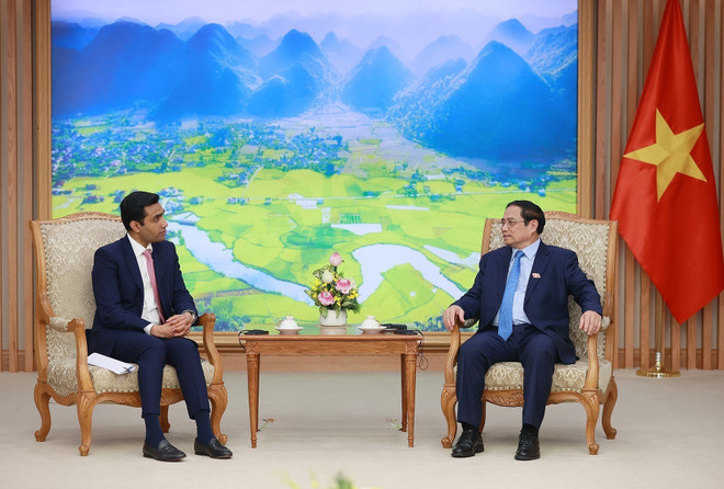 Thủ tướng Phạm Minh Chính tiếp ông Karan Adani, TGĐ Công ty Cảng và Đặc khu kinh tế Tập đoàn Adani của Ấn Độ. (Ảnh: Dương Giang/TTXVN) Thủ tướng tiếp Tổng giám đốc Công ty Cảng và Đặc khu kinh tế Adani ảnh 2