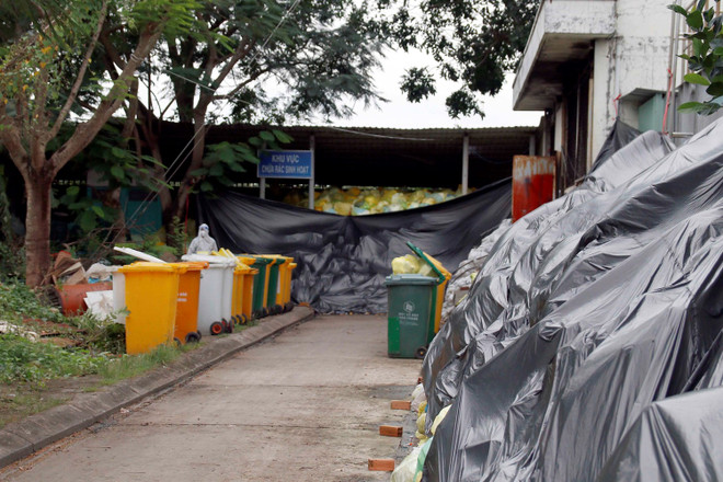 Bộ TN-MT: Các địa phương cần bố trí thu gom rác tại các gia đình có F0 ảnh 1