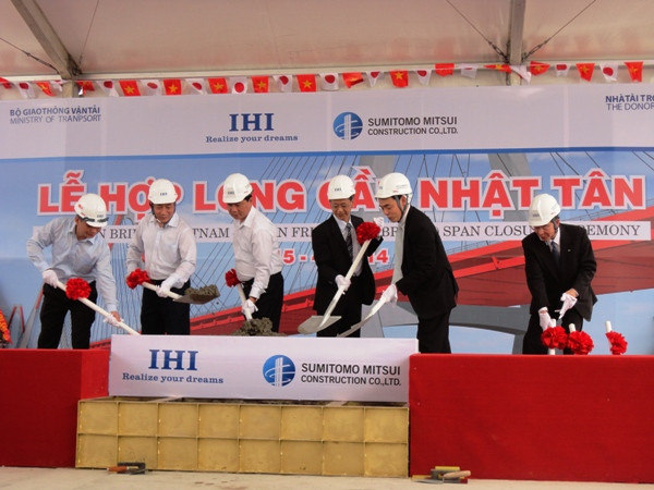 Cầu Nhật Tân đã chính thức nối liền hai bờ sông Hồng ảnh 1