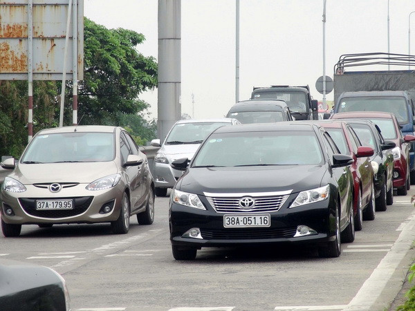 Người dân tiếp tục đưa ôtô phản đối trạm thu phí Bến Thủy ảnh 1