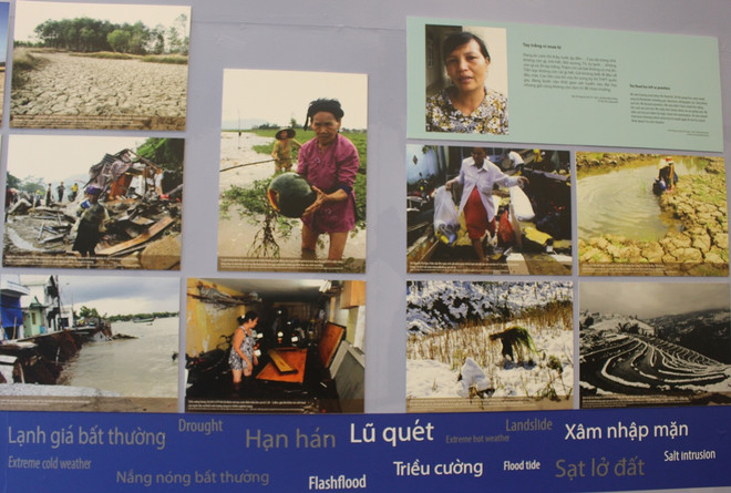 Cảm nhận nỗi đau của những người phụ nữ "sống chung với lũ" qua ảnh ảnh 2