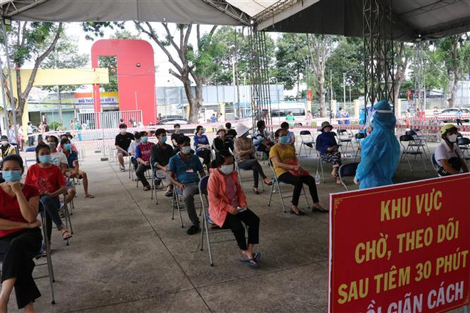 Vượt ngưỡng 126.000 ca mắc COVID-19, Bình Dương cấp thẻ thông hành mới ảnh 1