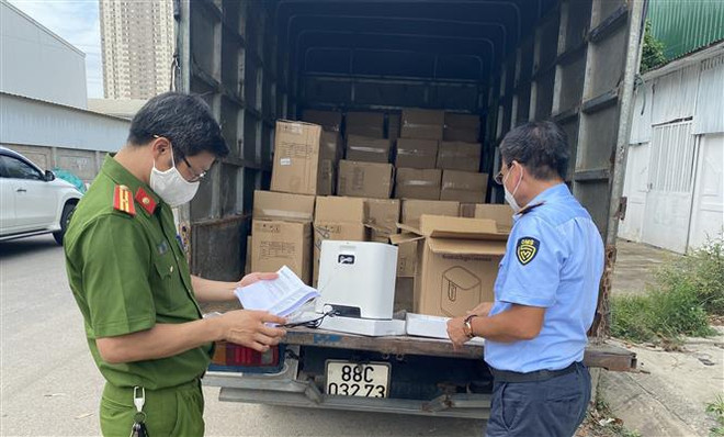 Hà Nội: Phát hiện, thu giữ hàng trăm máy tạo oxy không rõ nguồn gốc ảnh 1