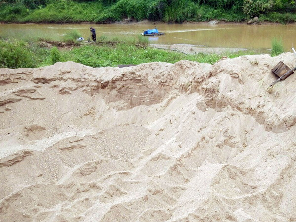 Làm rõ phản ánh khai thác cát trái phép quy mô lớn trên sông Đăk Pxi ảnh 1