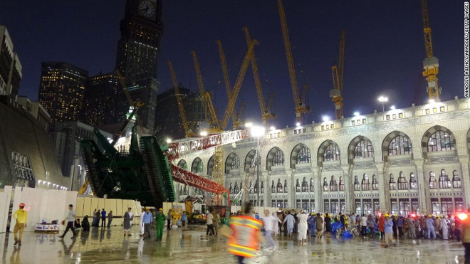 Vụ sập cần cẩu ở thánh địa Mecca đã làm hơn 100 người chết ảnh 1