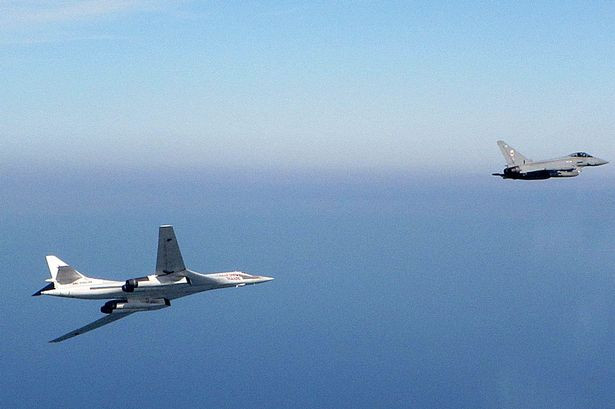 Không quân Anh triển khai tiêm kích Typhoon để chặn máy bay Nga ảnh 1