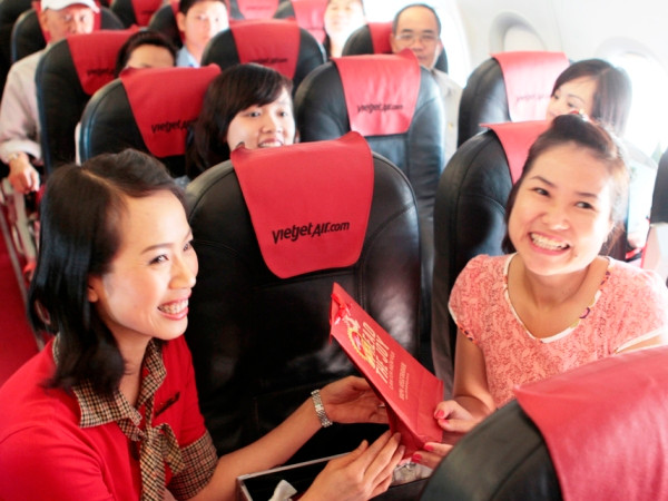 Ngành vận tải “lì xì” hành khách đi lại đầu năm mới ảnh 1