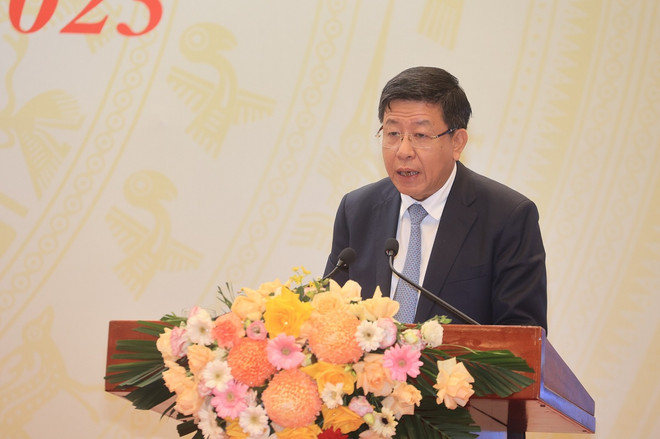 Ông Dương Đức Tuấn, Phó Chủ tịch Ủy ban Nhân dân thành phố Hà Nội tham luận tại Hội nghị tổng kết năm 2023, triển khai nhiệm vụ năm 2024 của Bộ Giao thông Vận tải vào sáng 28/12. (Ảnh: Việt Hùng/Vietnam+) duong-duc-tuan-8560.jpg