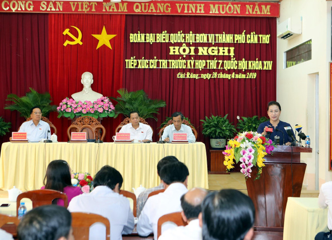 Chủ tịch Quốc hội tiếp xúc cử tri tại hai quận, huyện của Cần Thơ ảnh 1